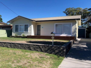 Sandy Shoal Shoal Bay Beach Cottage with aircon, Shoal Bay